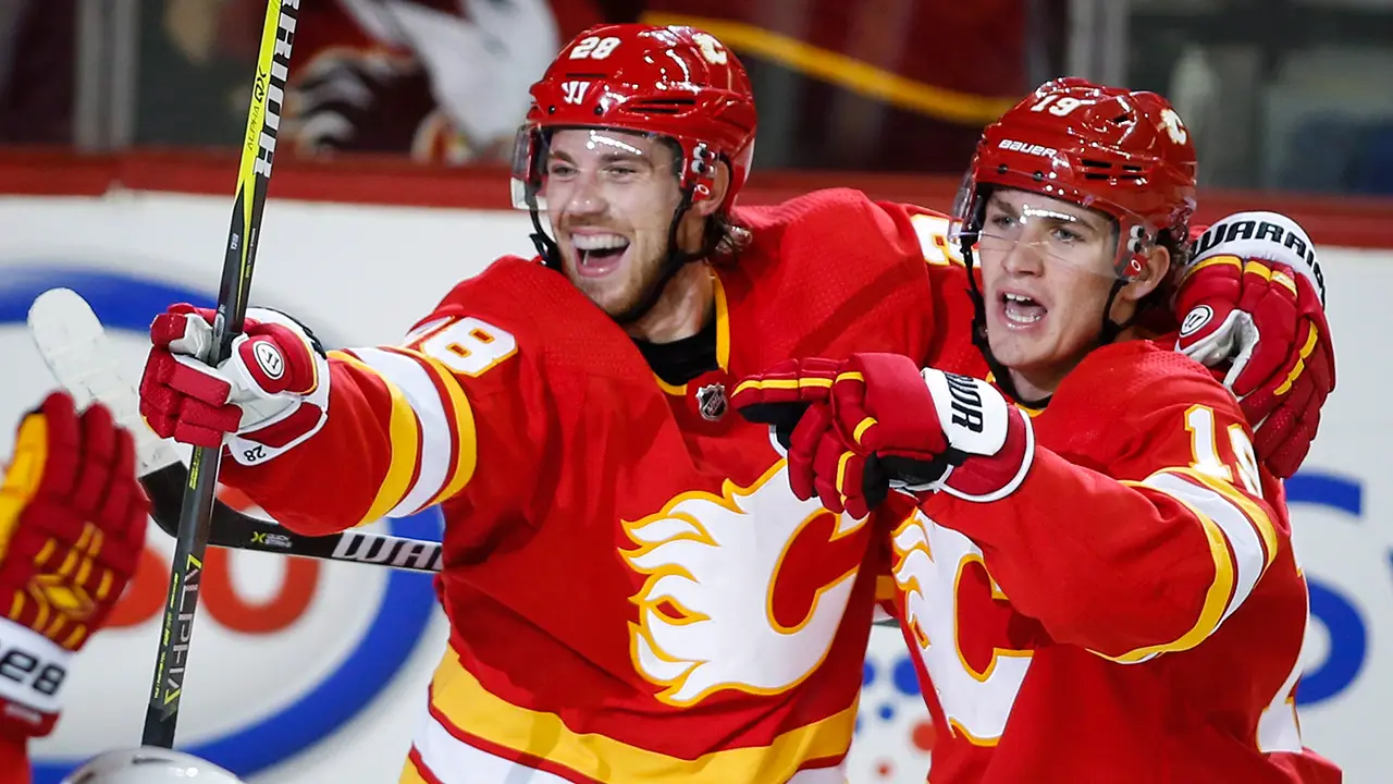 Flames' Lindholm ready to put family scare, hockey drama behind him