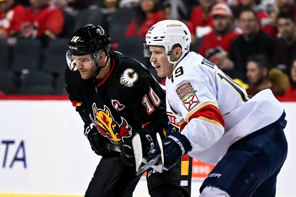 Calgary Flames sign Jonathan Huberdeau to an 8-year extension with an AAV  of $10,500,000. : r/hockey